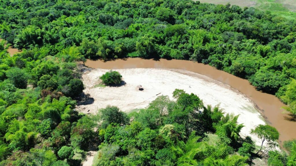 La Playa Municipal de Doctor Bottrell un lugar secreto para la pesca en Paraguay