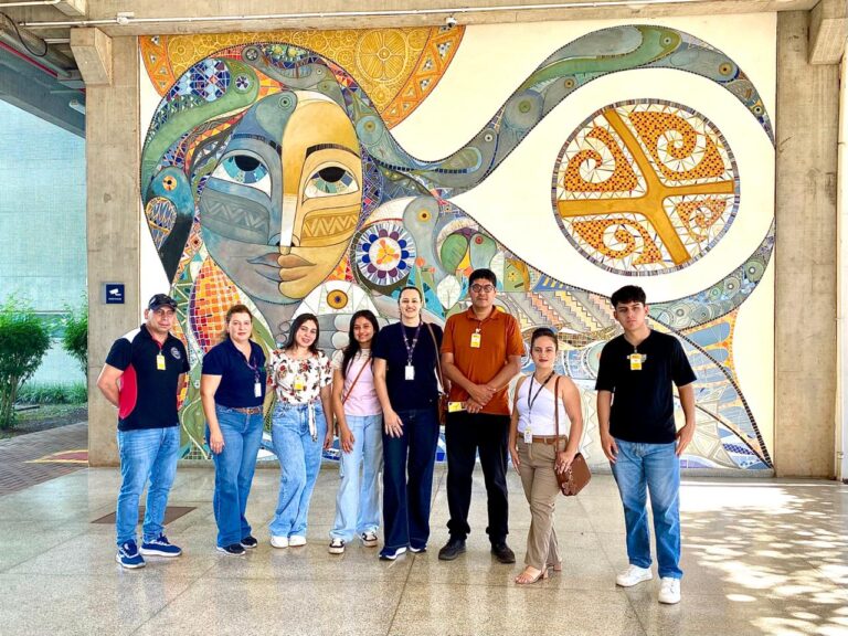 Estudiantes de Dr. Bottrell visitan la Universidad Federal de Integración Latinoamericana (UNILA) en Brasil